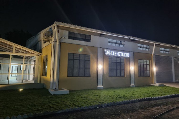 White Studio space in Coimbatore - Coimbatore Ads