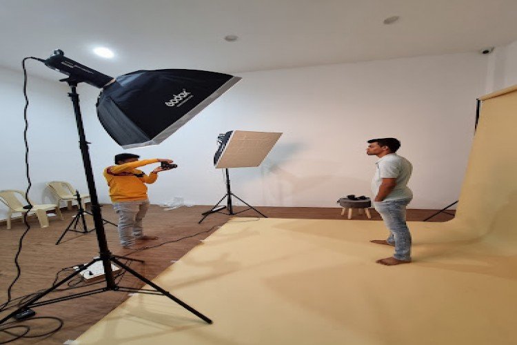White Studio space in Coimbatore - Coimbatore Ads